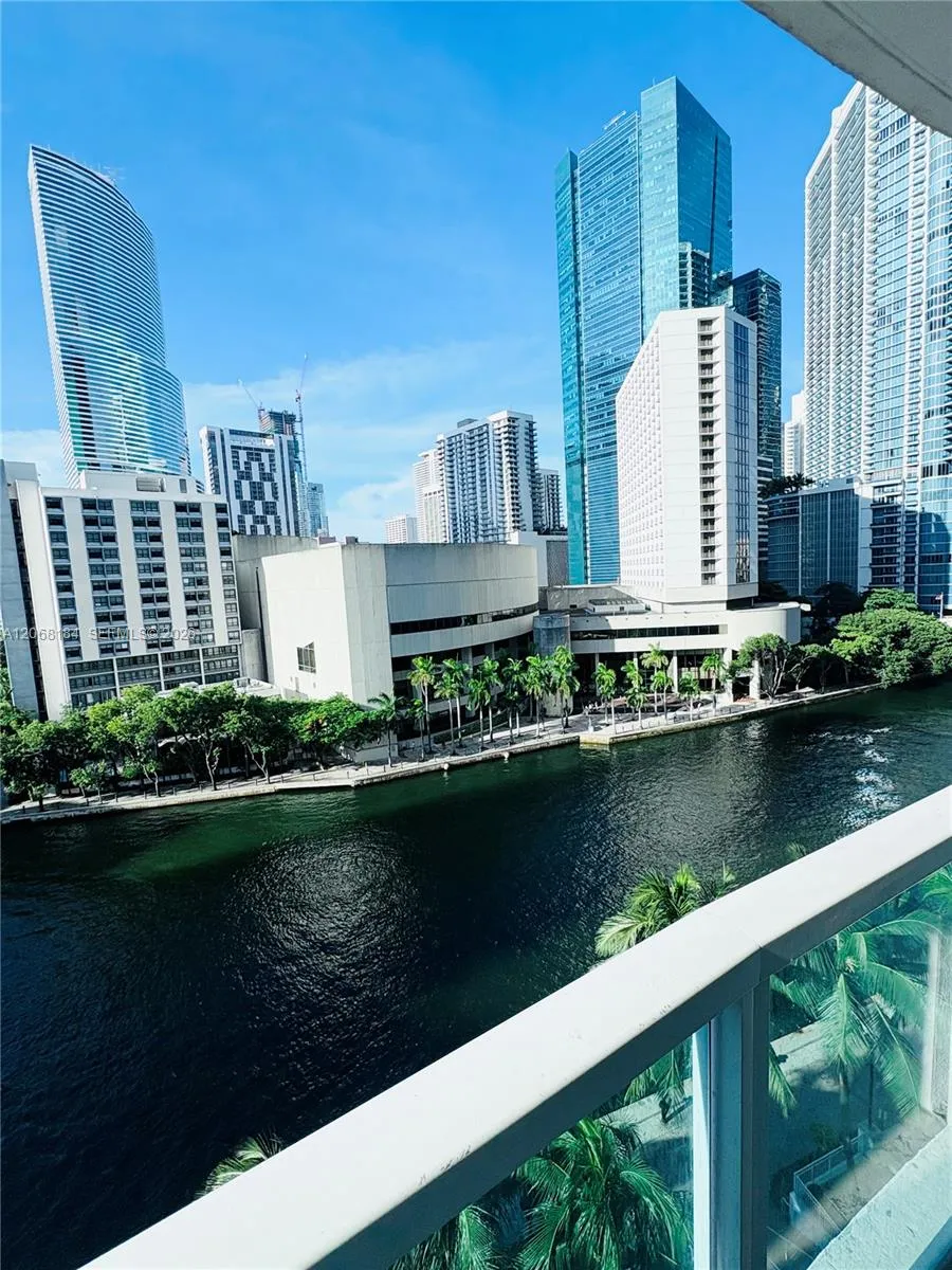 31 SE 5th St #902 Miami, FL 33131
