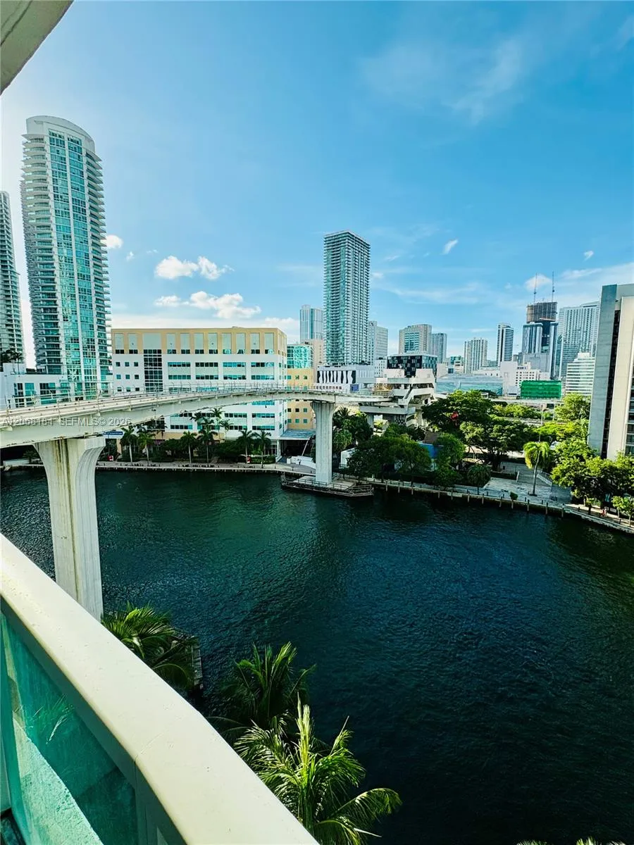 31 SE 5th St #902 Miami, FL 33131