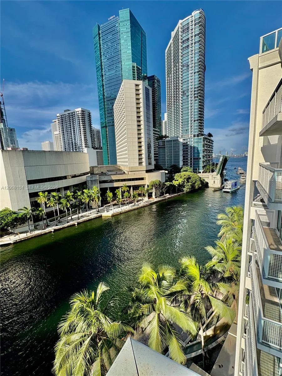 31 SE 5th St #902 Miami, FL 33131