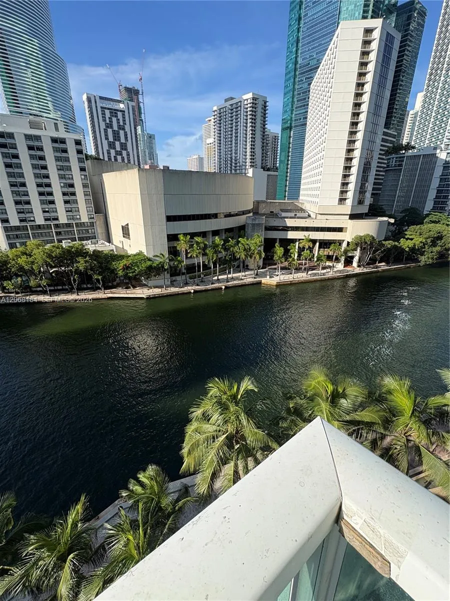 31 SE 5th St #902 Miami, FL 33131