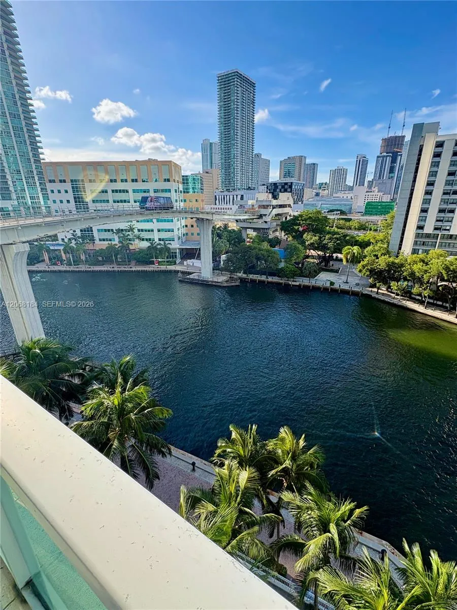 31 SE 5th St #902 Miami, FL 33131