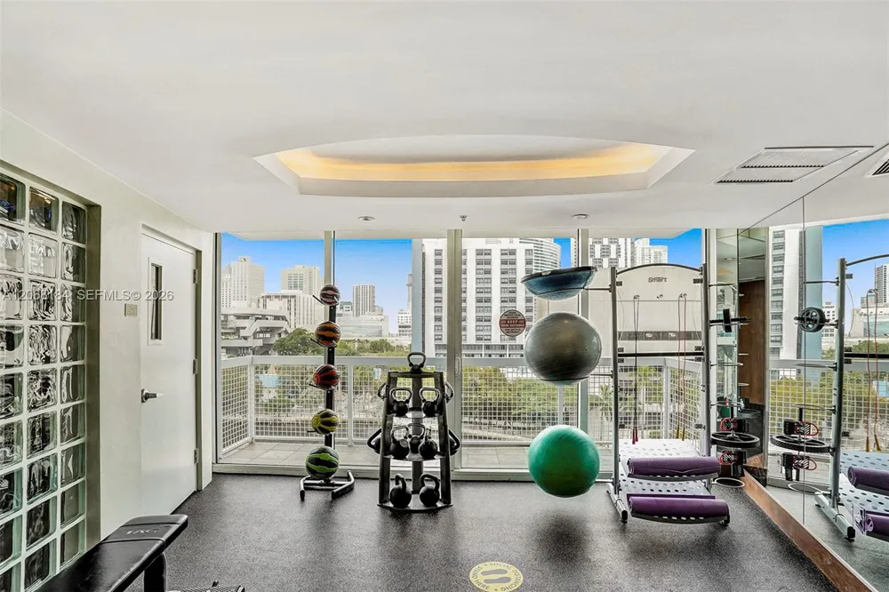 31 SE 5th St #902 Miami, FL 33131