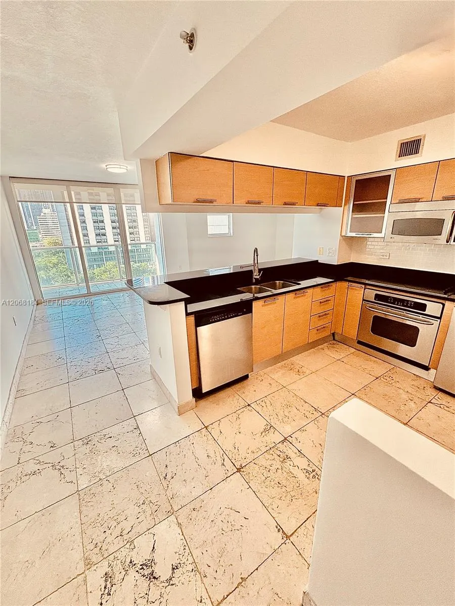 31 SE 5th St #902 Miami, FL 33131