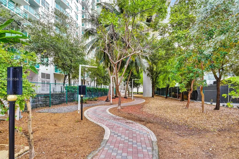 31 SE 5th St #902 Miami, FL 33131