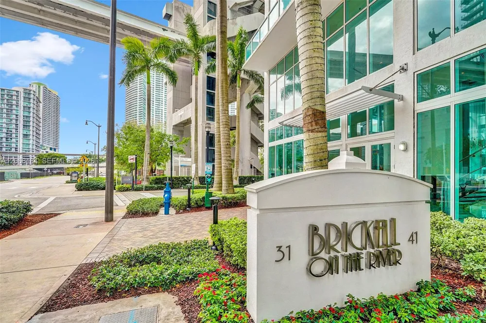31 SE 5th St #902 Miami, FL 33131
