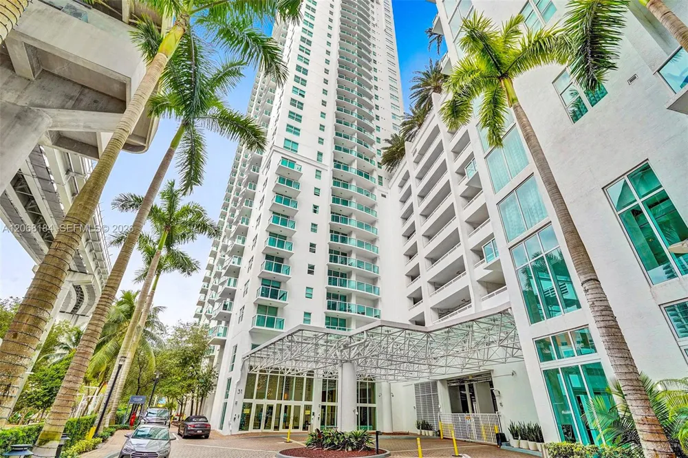 31 SE 5th St #902 Miami, FL 33131