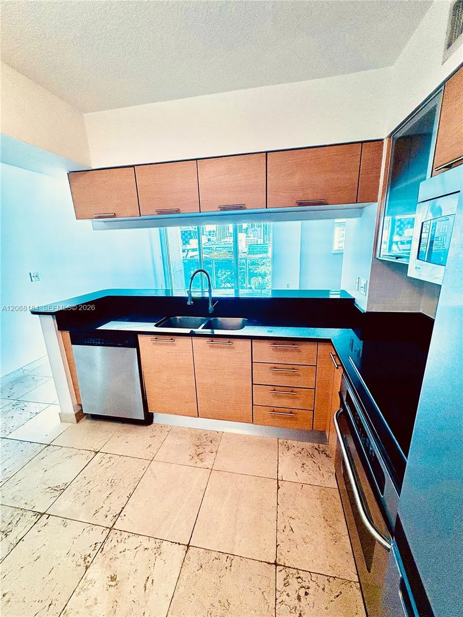 31 SE 5th St #902 Miami, FL 33131