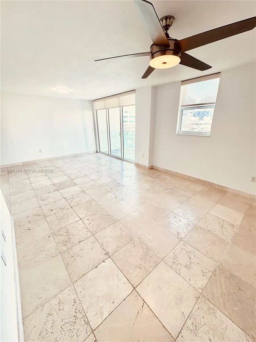 31 SE 5th St #902 Miami, FL 33131