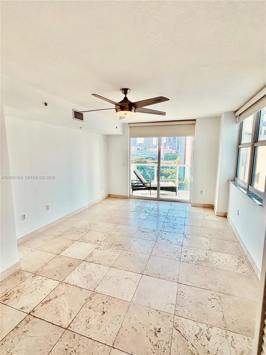 31 SE 5th St #902 Miami, FL 33131