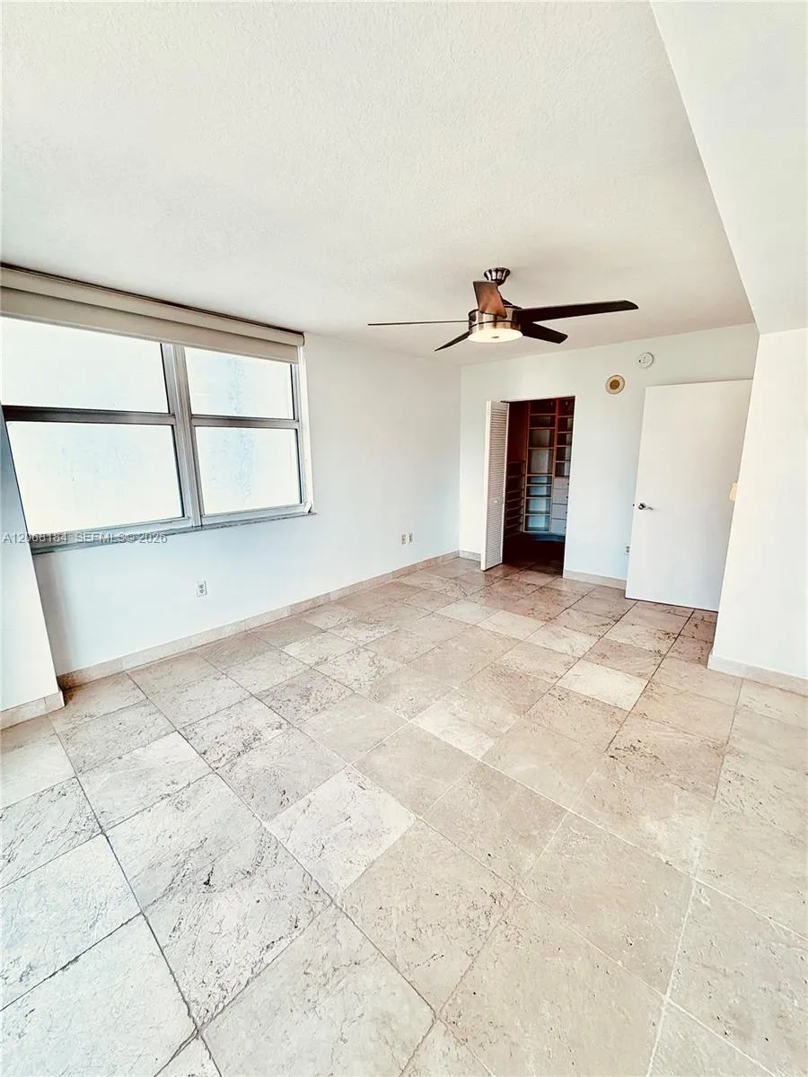 31 SE 5th St #902 Miami, FL 33131