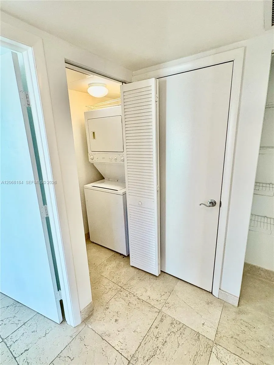 31 SE 5th St #902 Miami, FL 33131