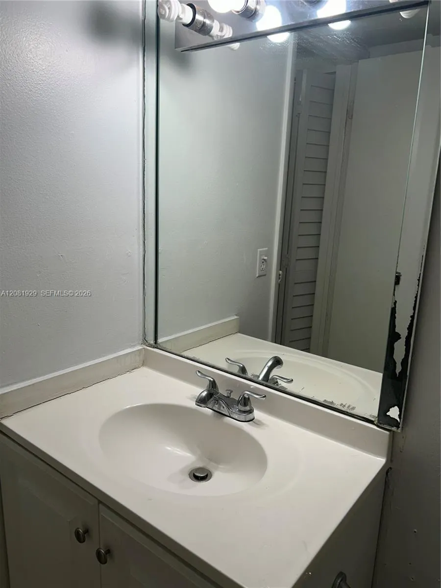 18111 NW 68th Ave #F106 Hialeah, FL 33015