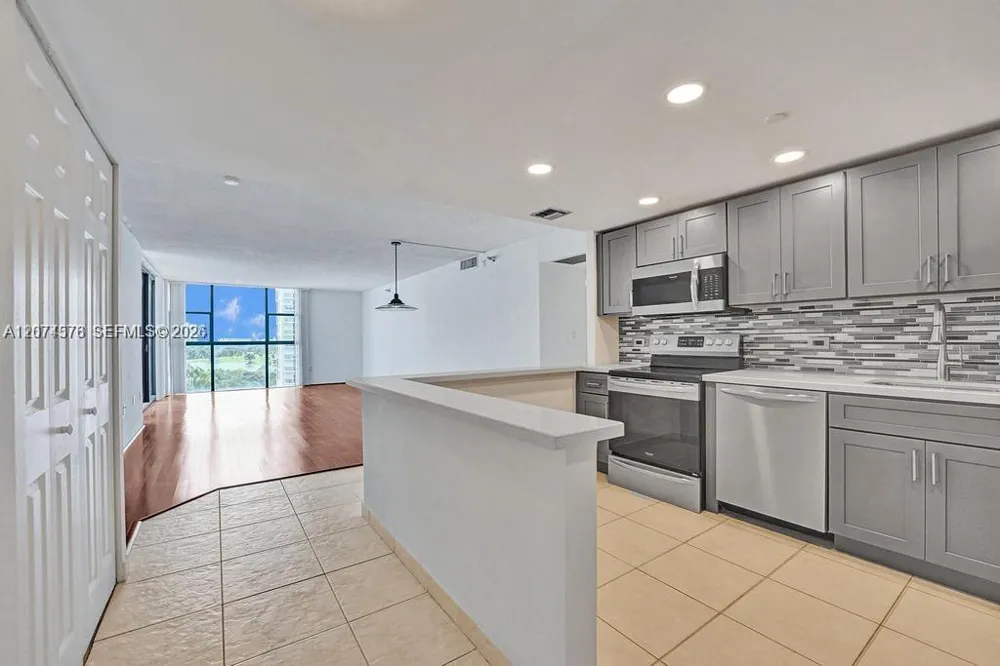20505 E Country Club Dr #938 Aventura, FL 33180
