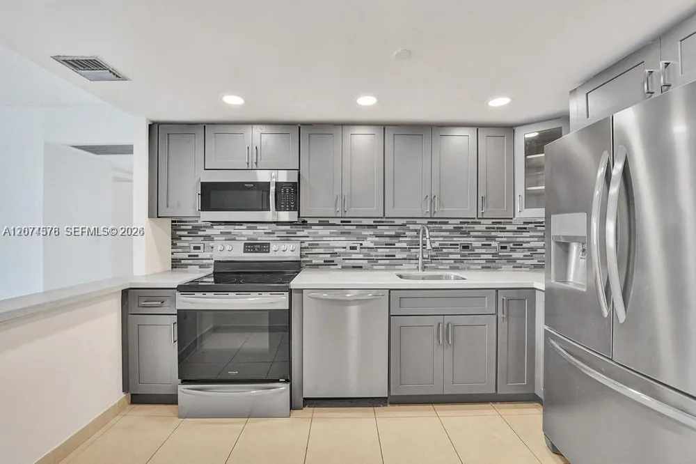 20505 E Country Club Dr #938 Aventura, FL 33180