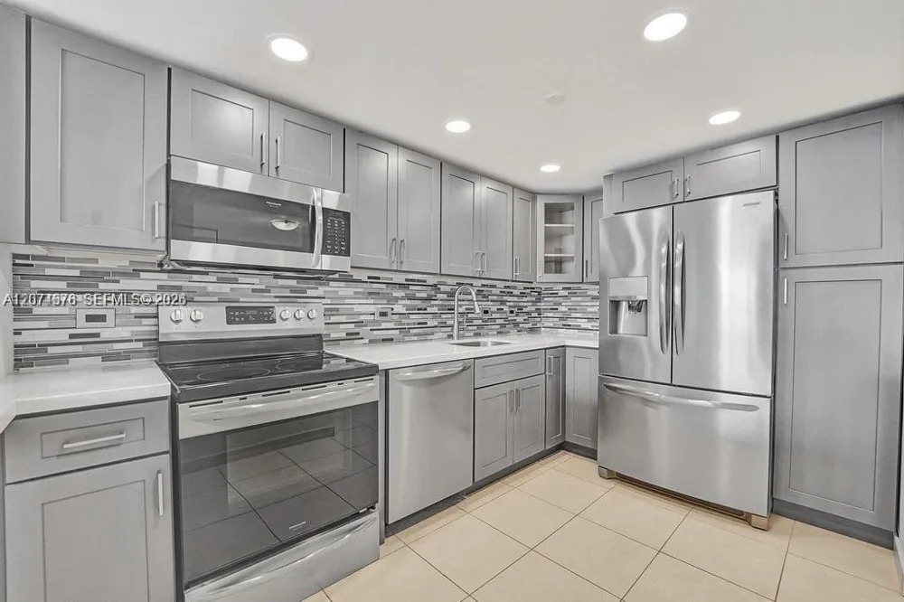 20505 E Country Club Dr #938 Aventura, FL 33180