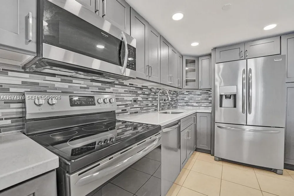 20505 E Country Club Dr #938 Aventura, FL 33180