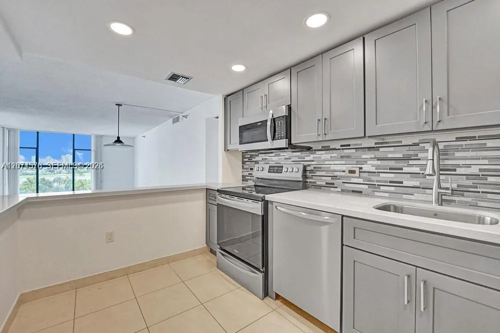 20505 E Country Club Dr #938 Aventura, FL 33180