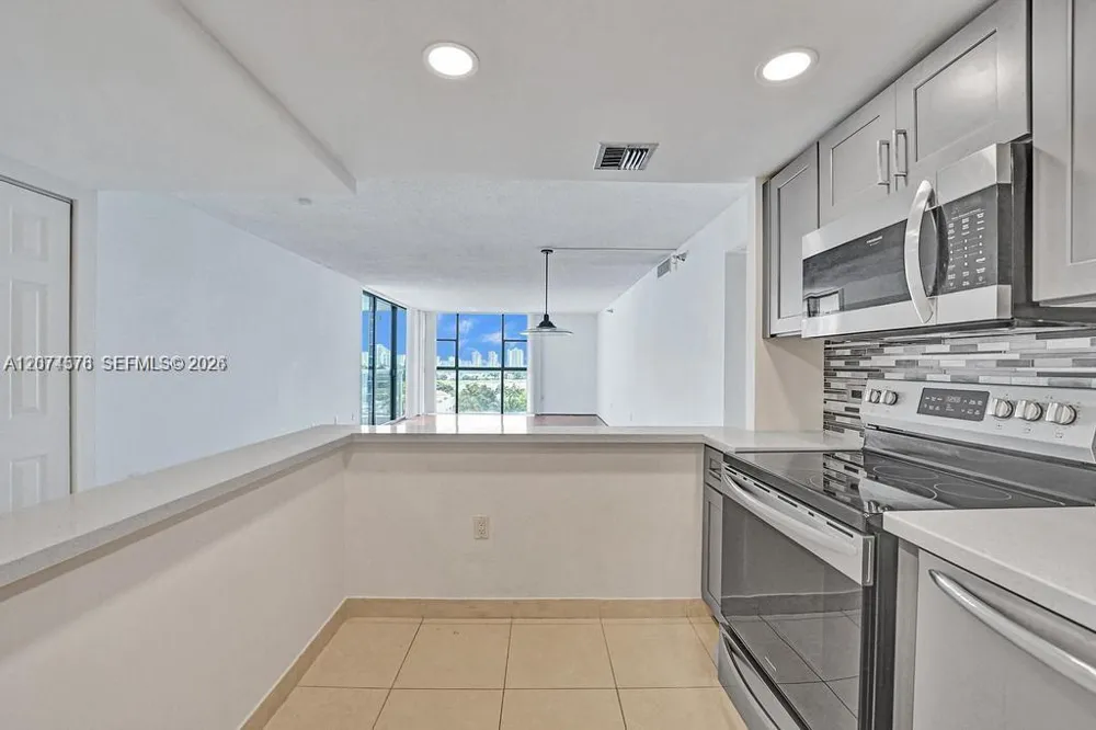 20505 E Country Club Dr #938 Aventura, FL 33180