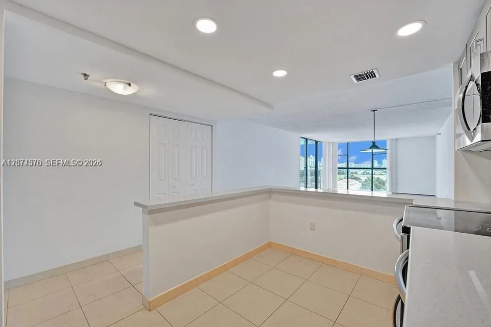 20505 E Country Club Dr #938 Aventura, FL 33180
