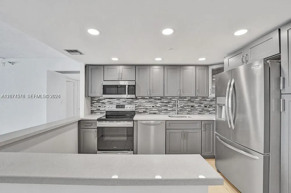 20505 E Country Club Dr #938 Aventura, FL 33180