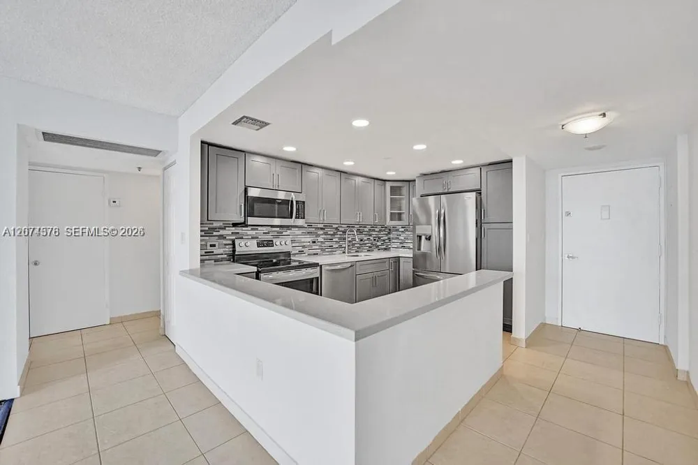 20505 E Country Club Dr #938 Aventura, FL 33180