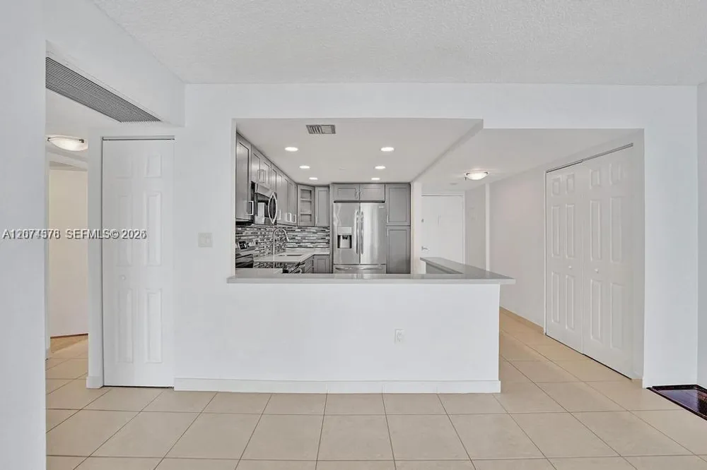 20505 E Country Club Dr #938 Aventura, FL 33180