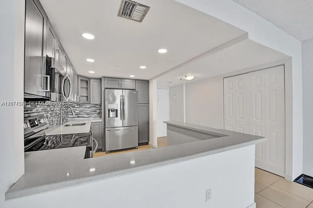 20505 E Country Club Dr #938 Aventura, FL 33180