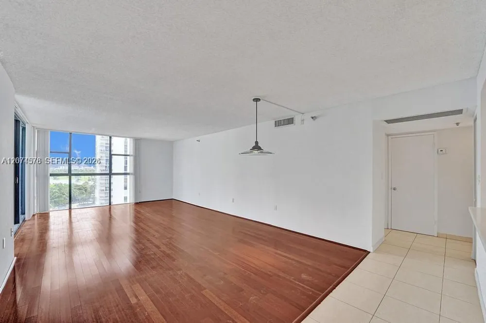 20505 E Country Club Dr #938 Aventura, FL 33180