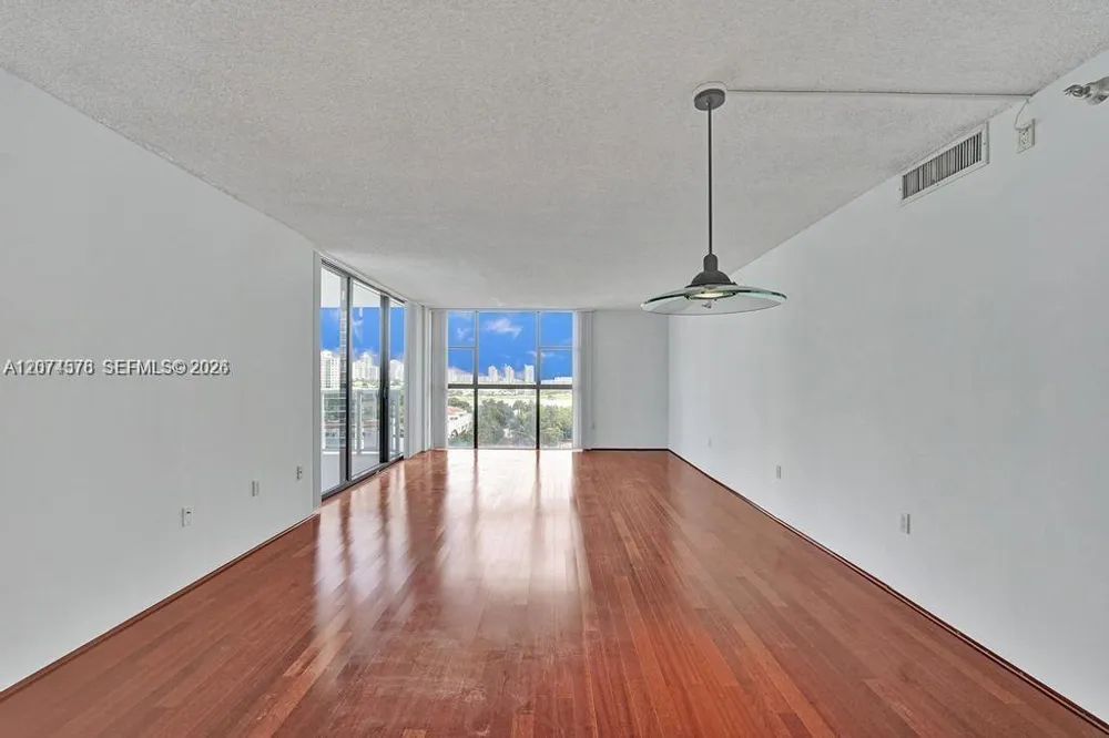 20505 E Country Club Dr #938 Aventura, FL 33180