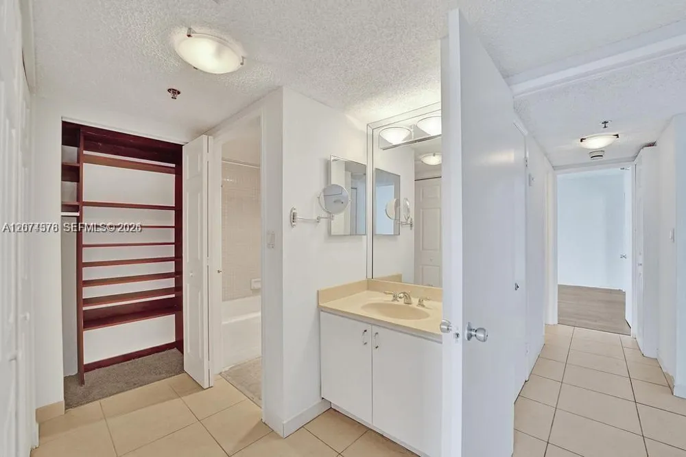 20505 E Country Club Dr #938 Aventura, FL 33180