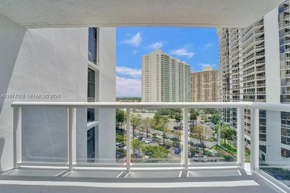 20505 E Country Club Dr #938 Aventura, FL 33180