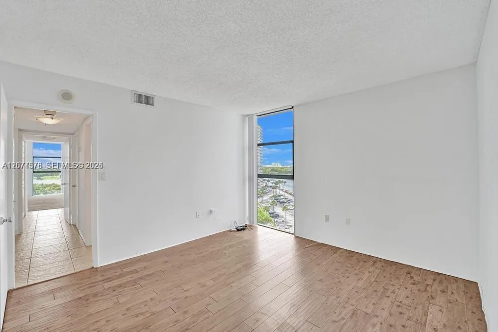 20505 E Country Club Dr #938 Aventura, FL 33180