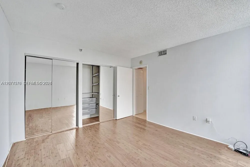 20505 E Country Club Dr #938 Aventura, FL 33180
