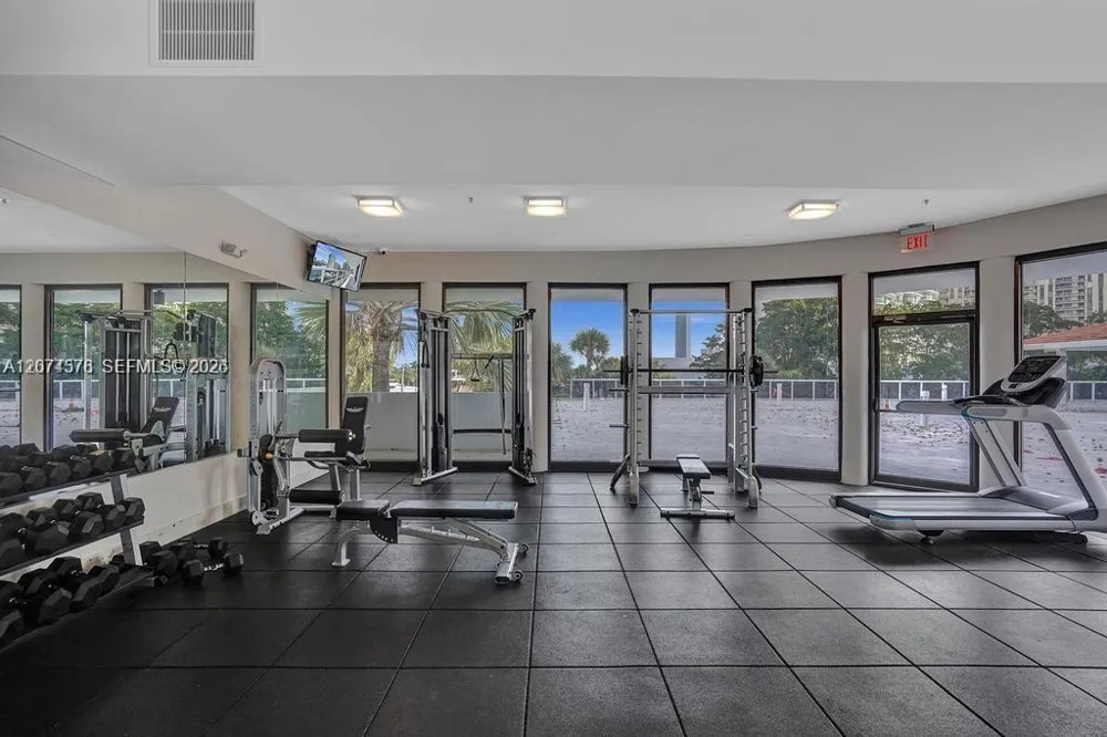 20505 E Country Club Dr #938 Aventura, FL 33180
