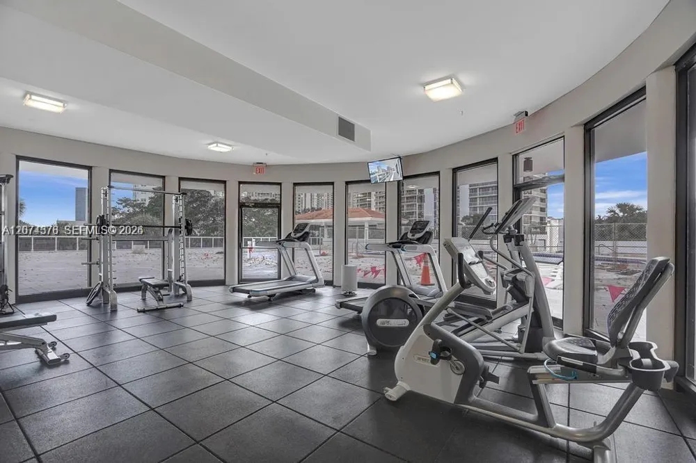 20505 E Country Club Dr #938 Aventura, FL 33180