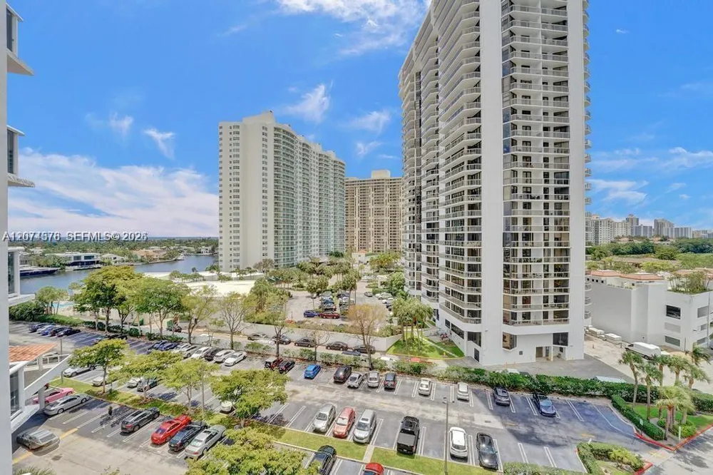 20505 E Country Club Dr #938 Aventura, FL 33180