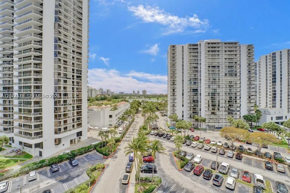 20505 E Country Club Dr #938 Aventura, FL 33180