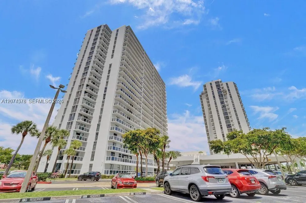 20505 E Country Club Dr #938 Aventura, FL 33180