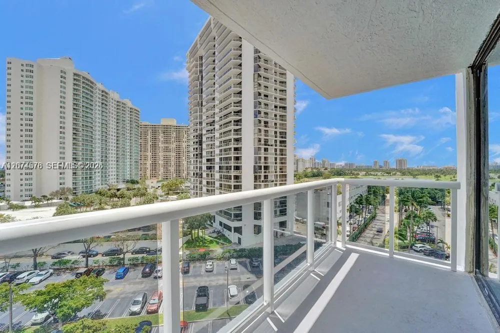 20505 E Country Club Dr #938 Aventura, FL 33180