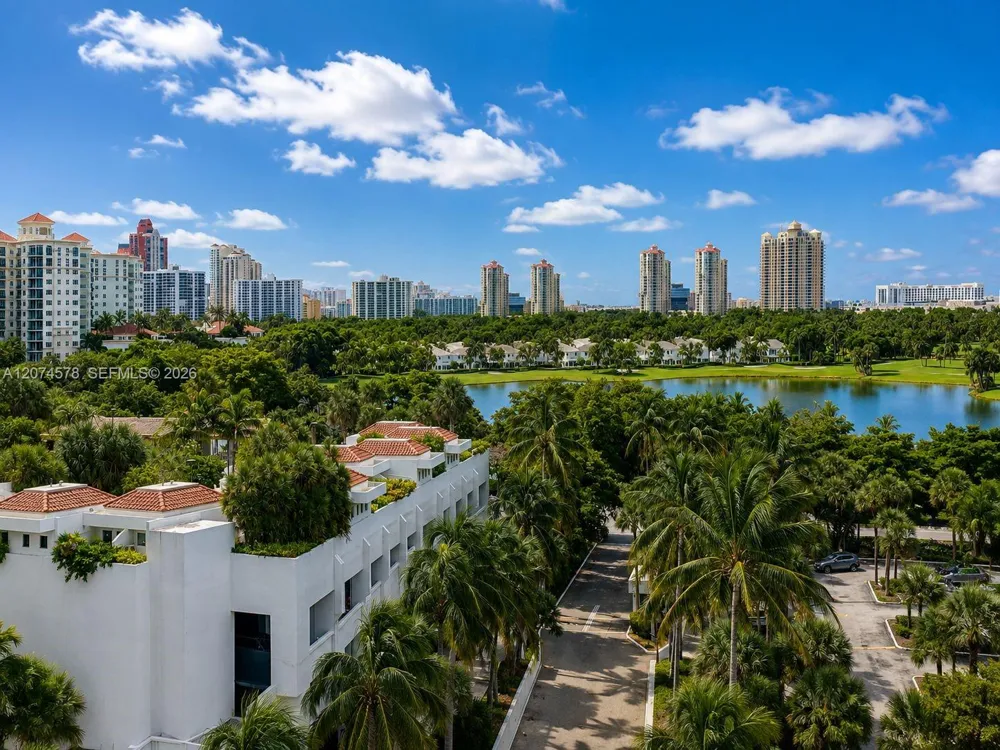 20505 E Country Club Dr #938 Aventura, FL 33180