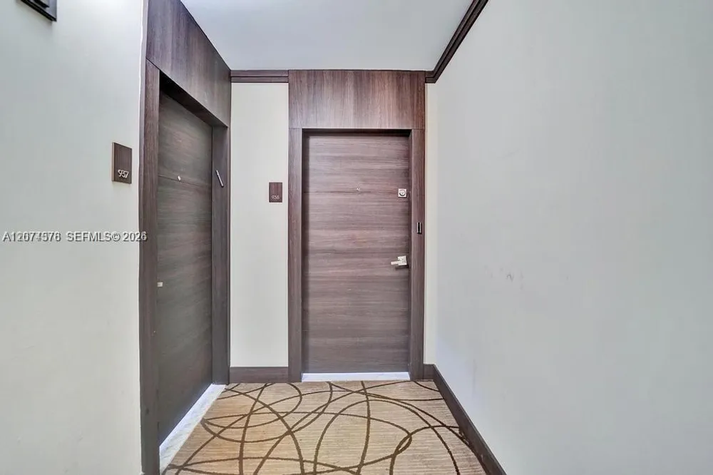 20505 E Country Club Dr #938 Aventura, FL 33180