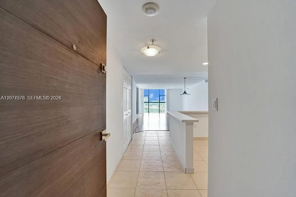 20505 E Country Club Dr #938 Aventura, FL 33180