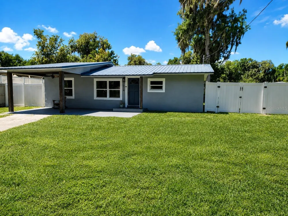 1924 CR 439C Lake Panasoffkee, FL 33538