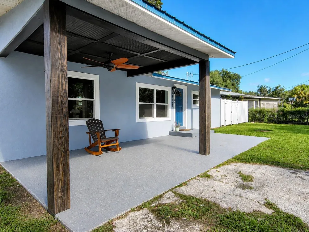 1924 CR 439C Lake Panasoffkee, FL 33538