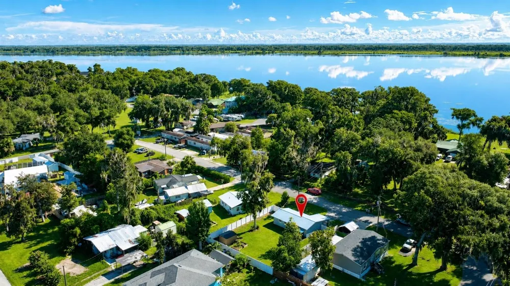 1924 CR 439C Lake Panasoffkee, FL 33538