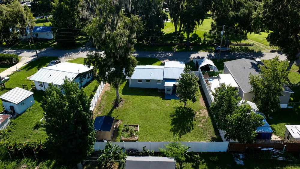 1924 CR 439C Lake Panasoffkee, FL 33538