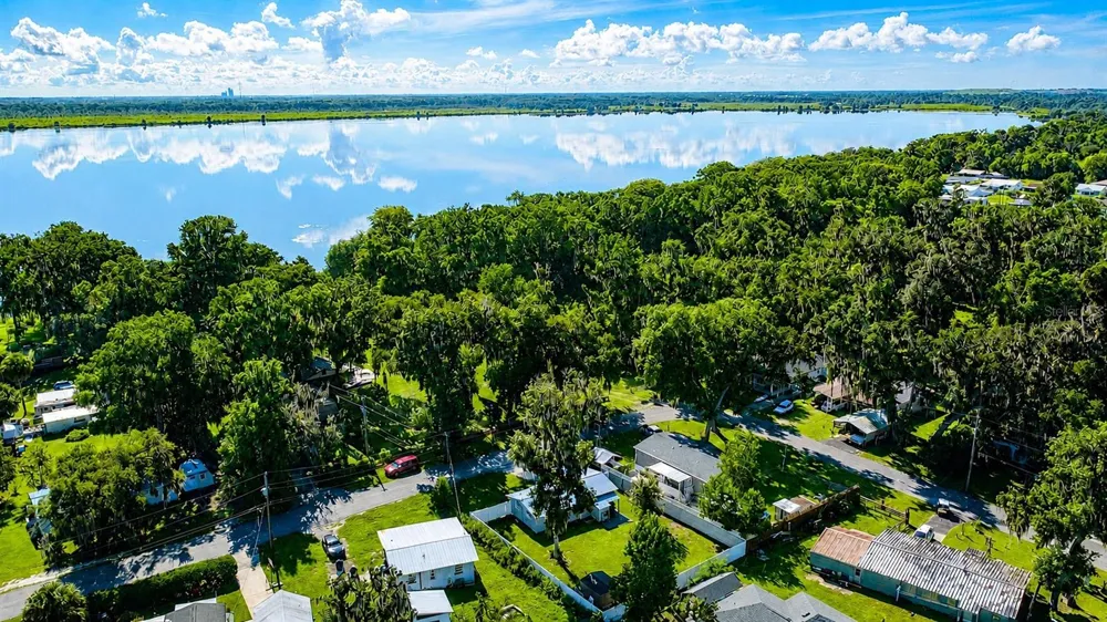1924 CR 439C Lake Panasoffkee, FL 33538