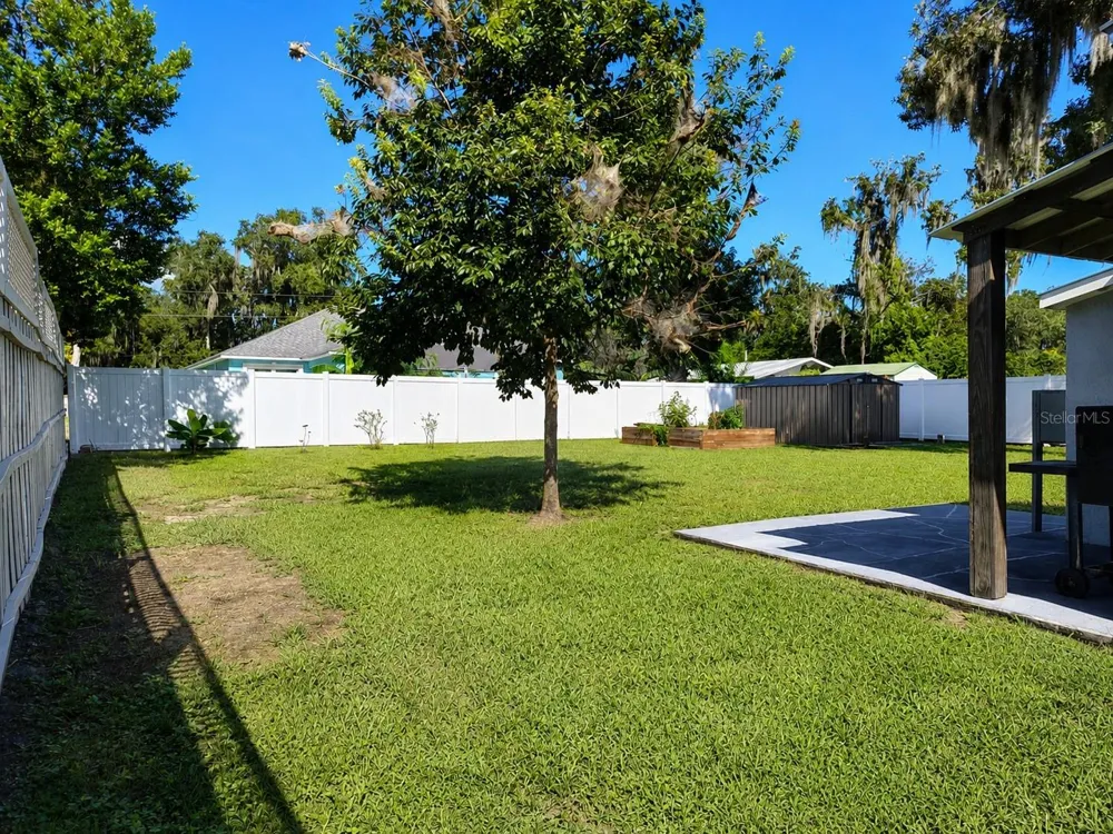 1924 CR 439C Lake Panasoffkee, FL 33538