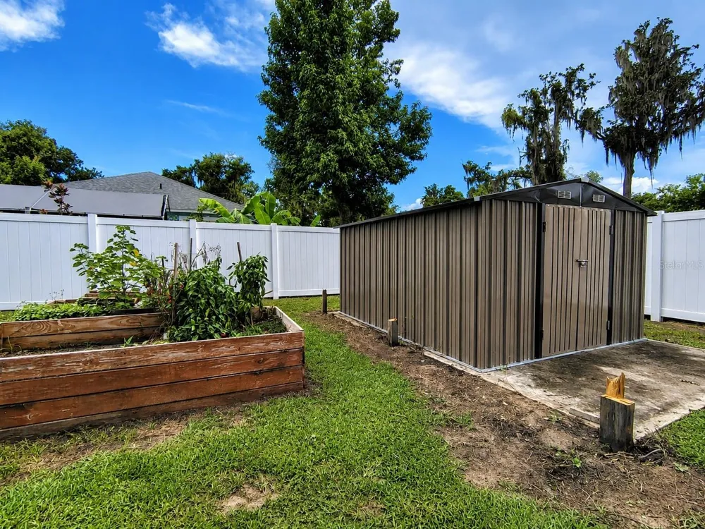 1924 CR 439C Lake Panasoffkee, FL 33538