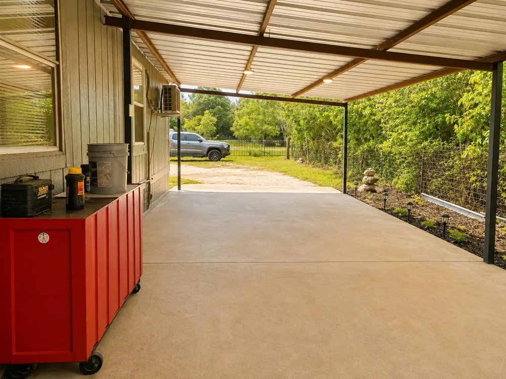 398 County Road 3406 Road Cleveland, TX 77327